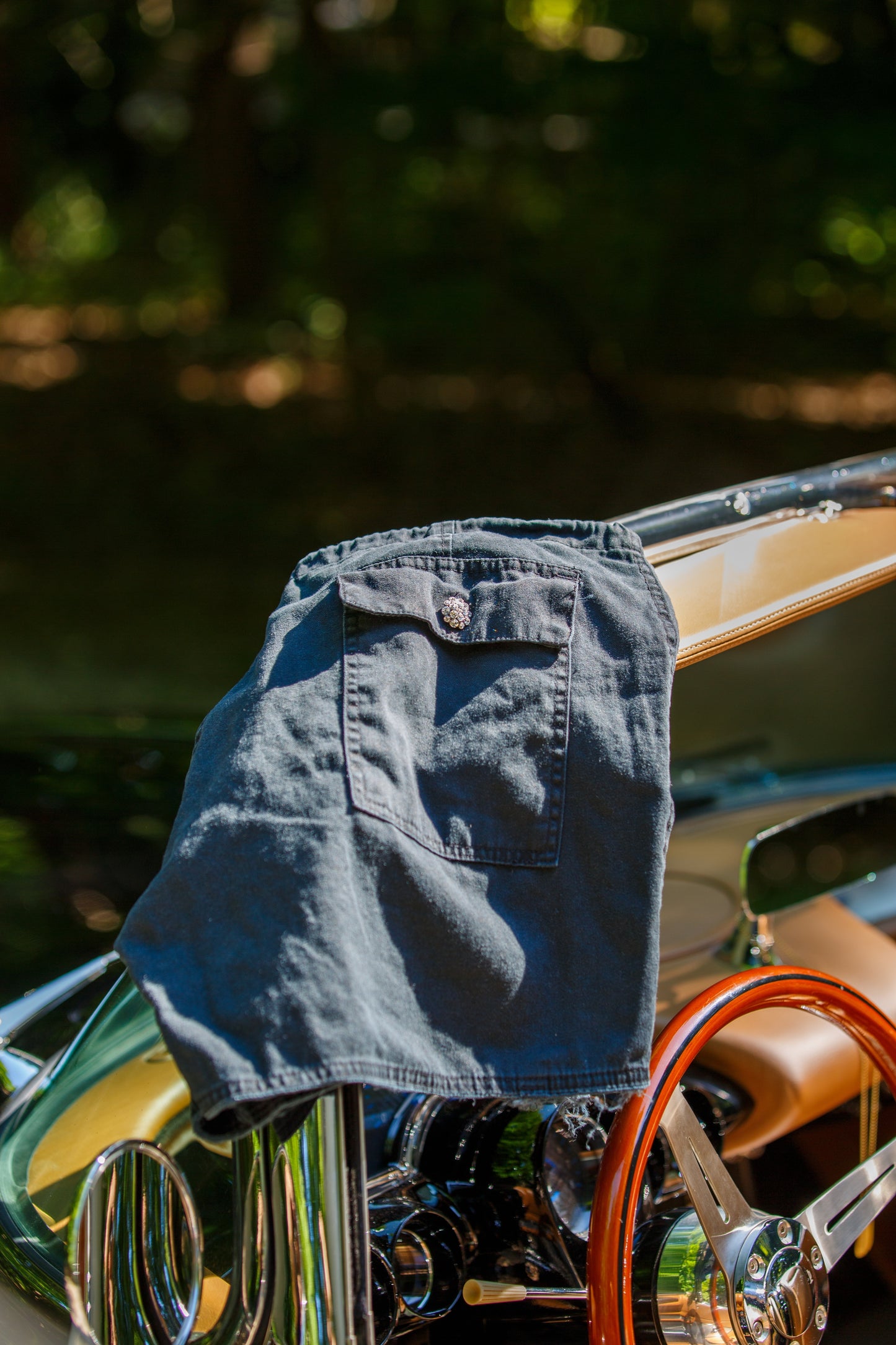 R&R CARGO SHORT W/ CRYSTAL BUTTONS - BLACK