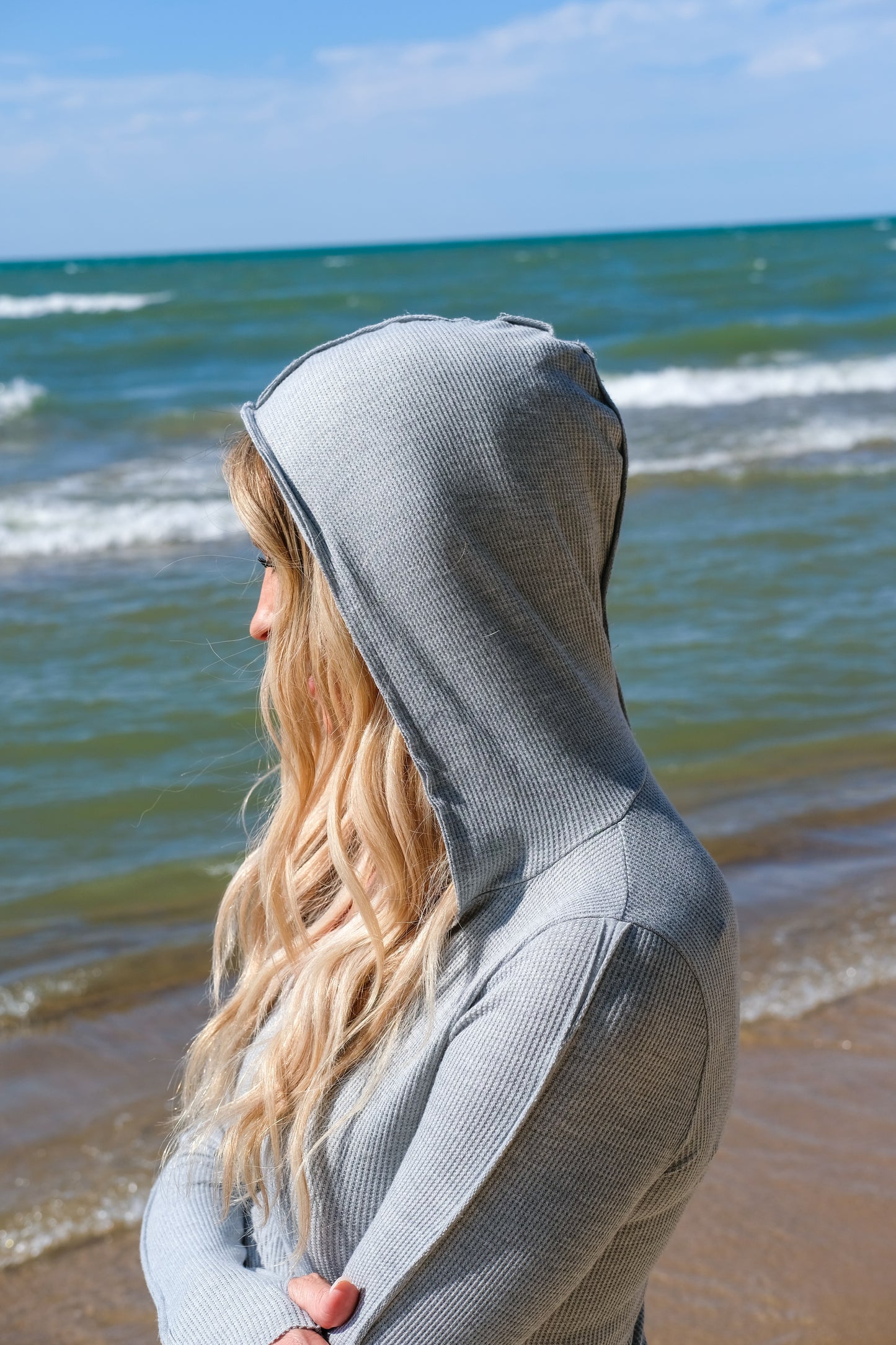 HOODED SHIRT W/ THUMBHOLE - HEATHER GREY